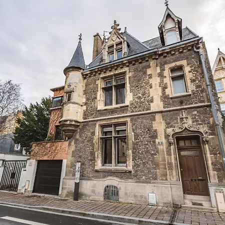 Апартаменты L'arche, Maison Des Tournelles #cathedralereims Реймс